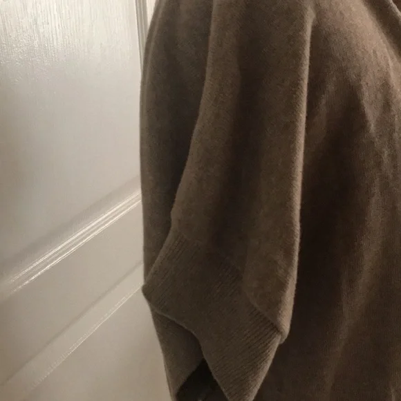 PETITE Taupe tunic length sweater. EUC - Picture 5 of 17